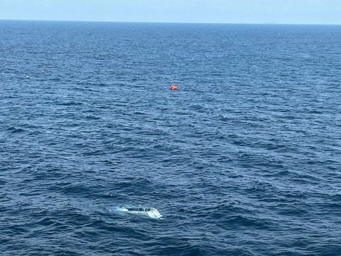 Coast Guard rescues 4 after vessel sinks 20 miles off Tybee Island