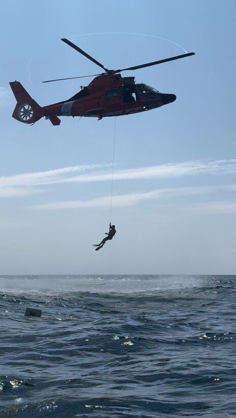 Coast Guard rescues 4 after vessel sinks 20 miles off Tybee Island