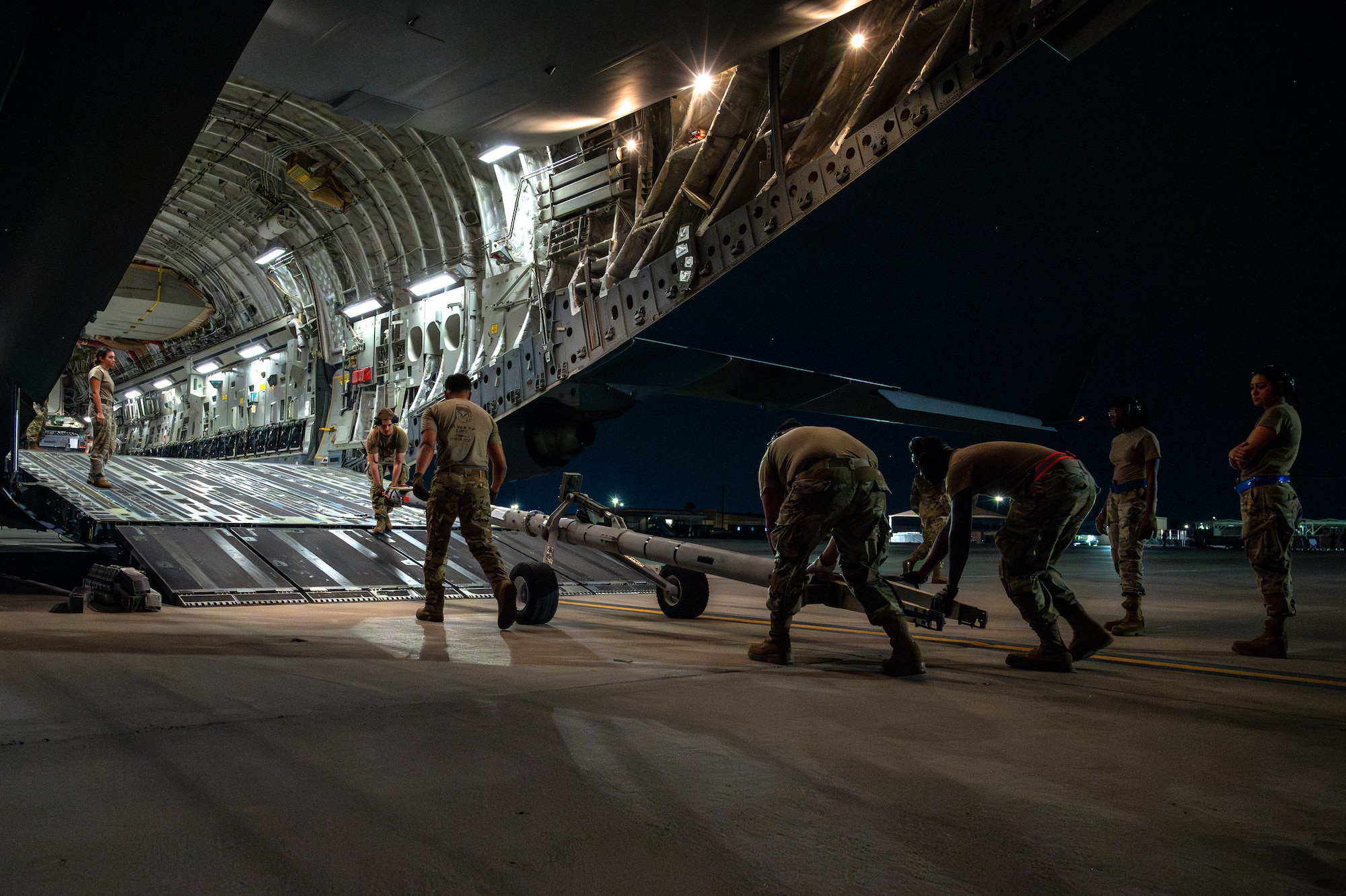 Airmen loading a C-17 Aircraft