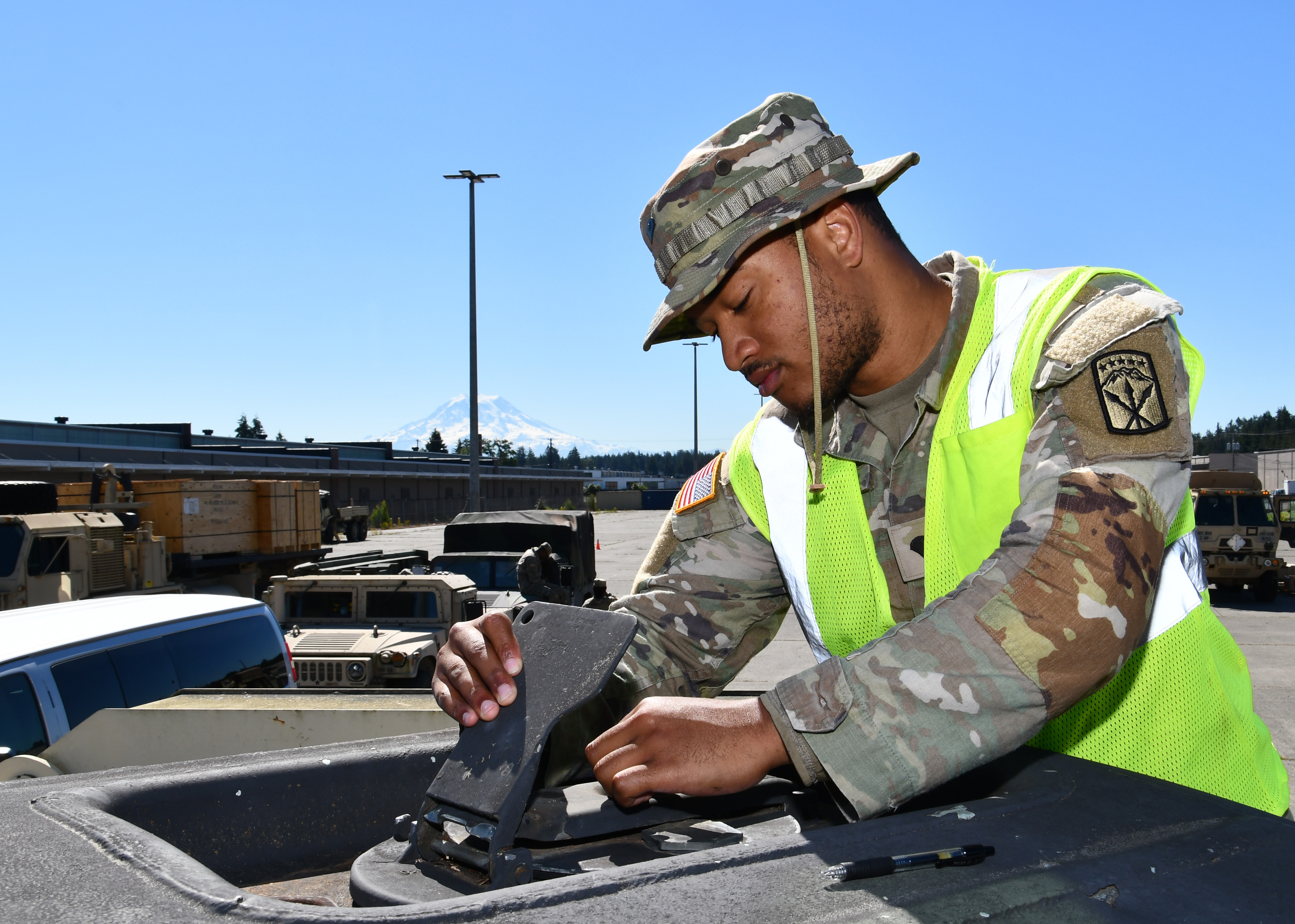 DLA Disposition Services ドラム缶　米軍放出品 Army and DLA Disposition Services find success with R2E > Defense