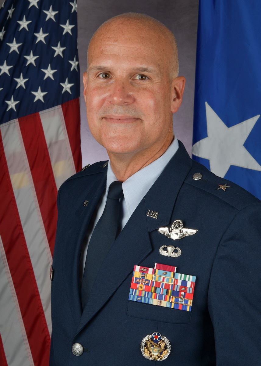 Official photo of Brig. Gen. Timothy Welter.