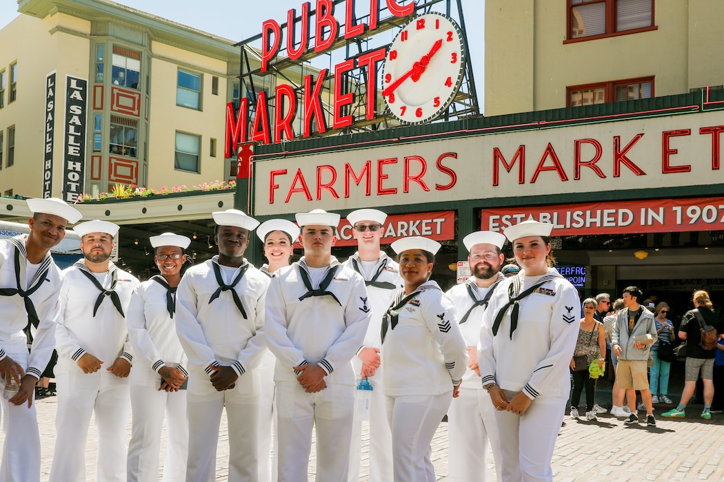 U.S. Navy Sailors from the guided missile destroyer USS Sampson (DDG 102) pose for a photo at Pike Place Market in Seattle during Seattle Seafair Fleet Week July 31, 2024.  Seattle Fleet Week is a time-honored celebration of the sea services and provides an opportunity for the citizens of Washington to meet Sailors, Marines and Coast Guardsmen, as well as witness firsthand the latest capabilities of today’s maritime services. (U.S. Navy photo by Mass Communication Specialist 1st Class Jacob I. Allison)