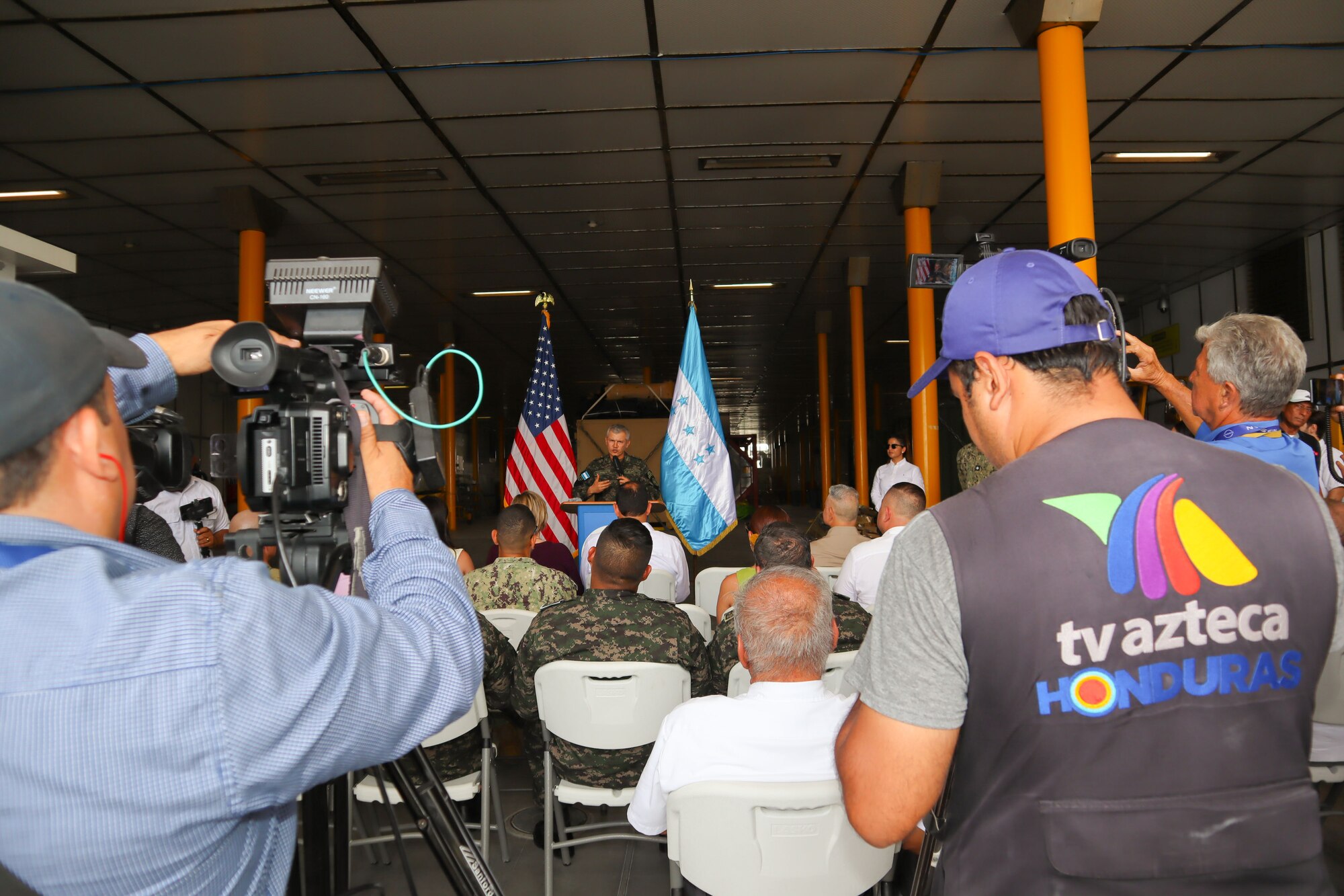 A photo of a Honduran Armed Forces member speaking to media.