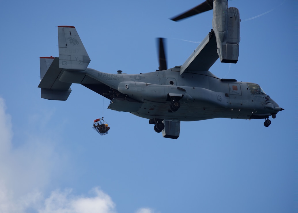 VMM-363 rehearses hoist operations