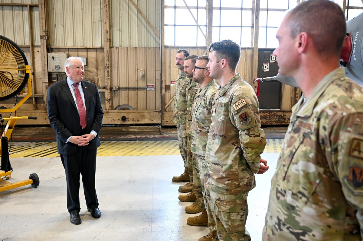 Secretary of the Air Force Frank Kendall, left, speaks with 20th Equipment Maintenance Squadron Airmen during a visit to Shaw Air Force Base, S.C., July 30, 2024. Kendall’s visit aimed to offer insight into the combat capabilities of the 20th Fighter Wing’s three squadrons of F-16 Fighting Falcons, which are tasked to a variety of theaters of operation worldwide. (U.S. Air Force photo by Staff Sgt. Kelsey Owen)