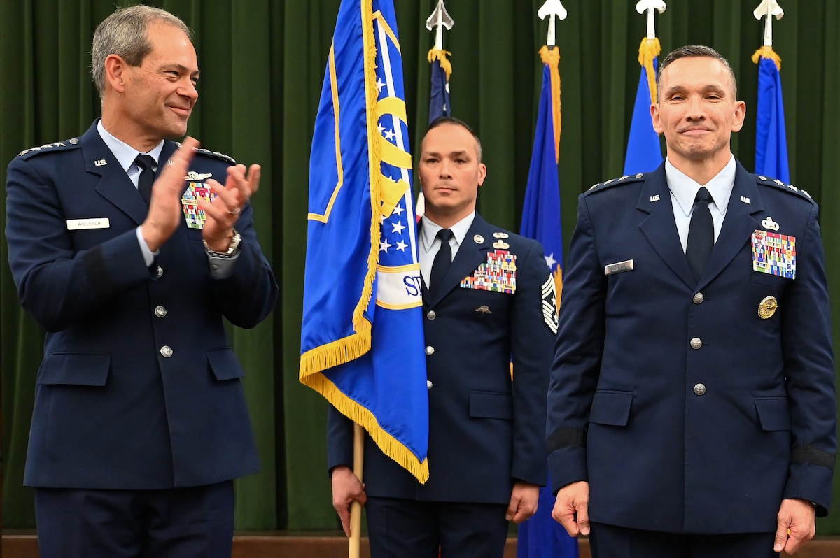 Air Combat Commander claps for new 16th Air Force Commander.