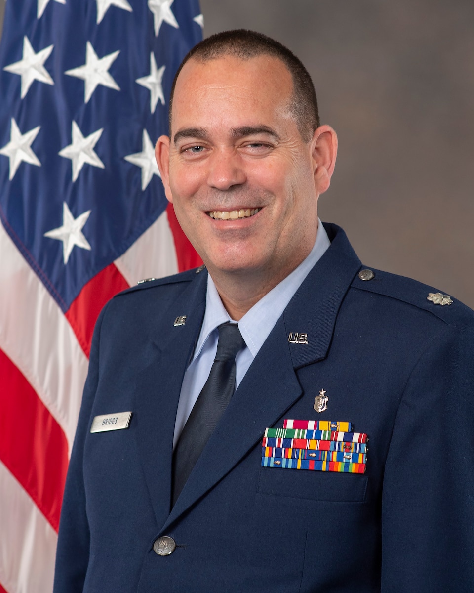 Lt Col Briggs official photo