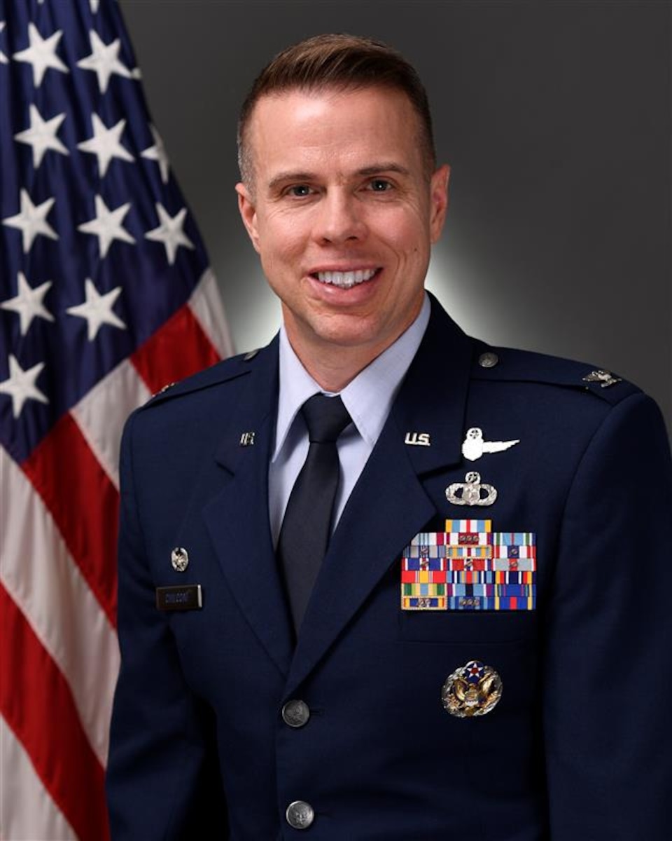 Col Kenneth 'Hank' Chilcoat's official biography photo.