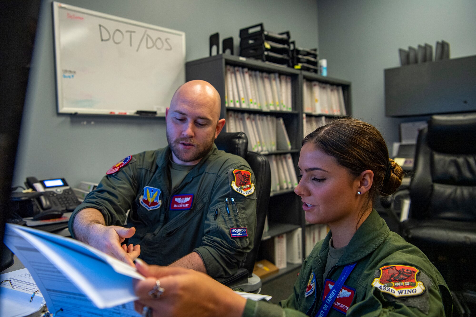 ホットセール - アートトラベルシューズ from children rescues Airman burning Force Air Creech > car その他