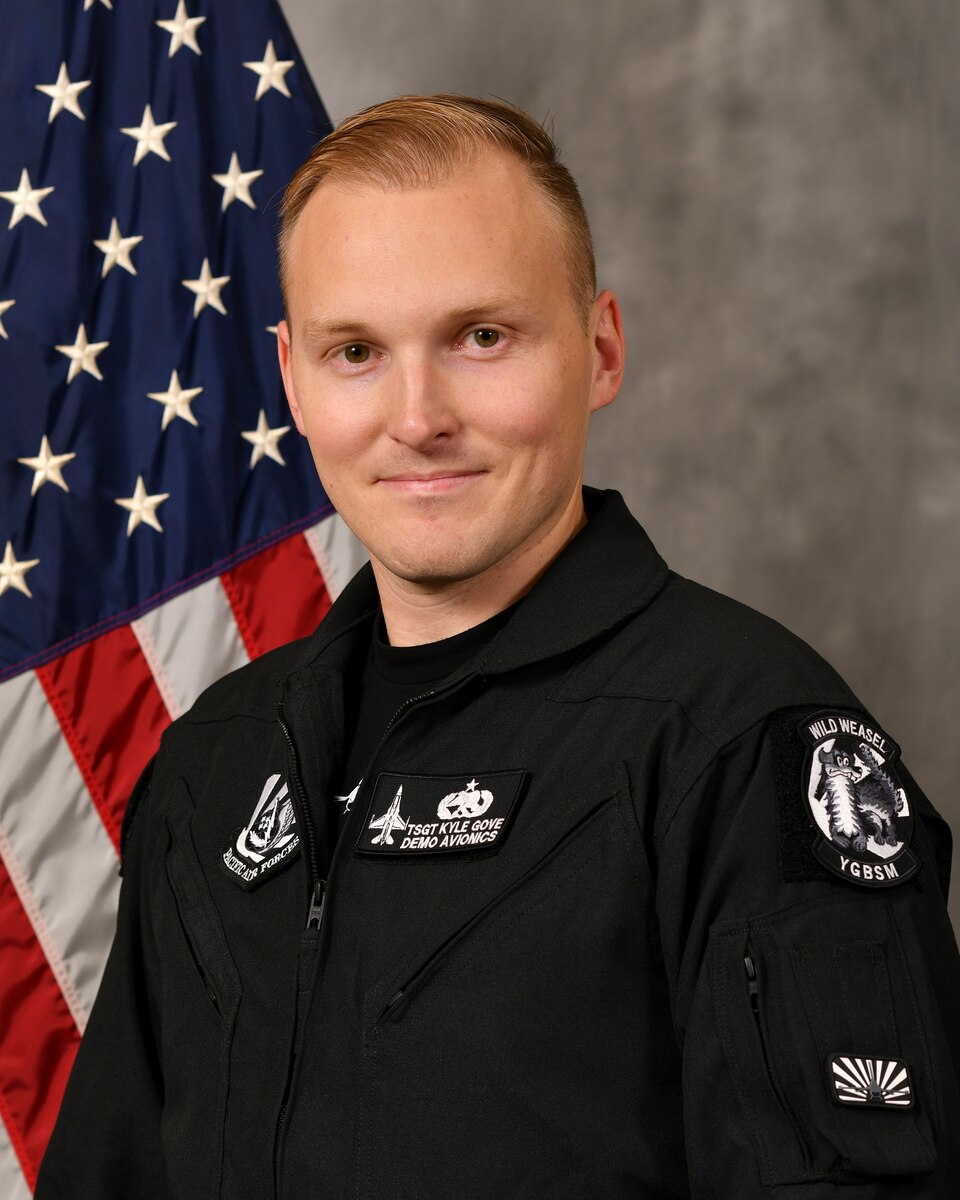 Official photo of PACAF Viper Demo Team member