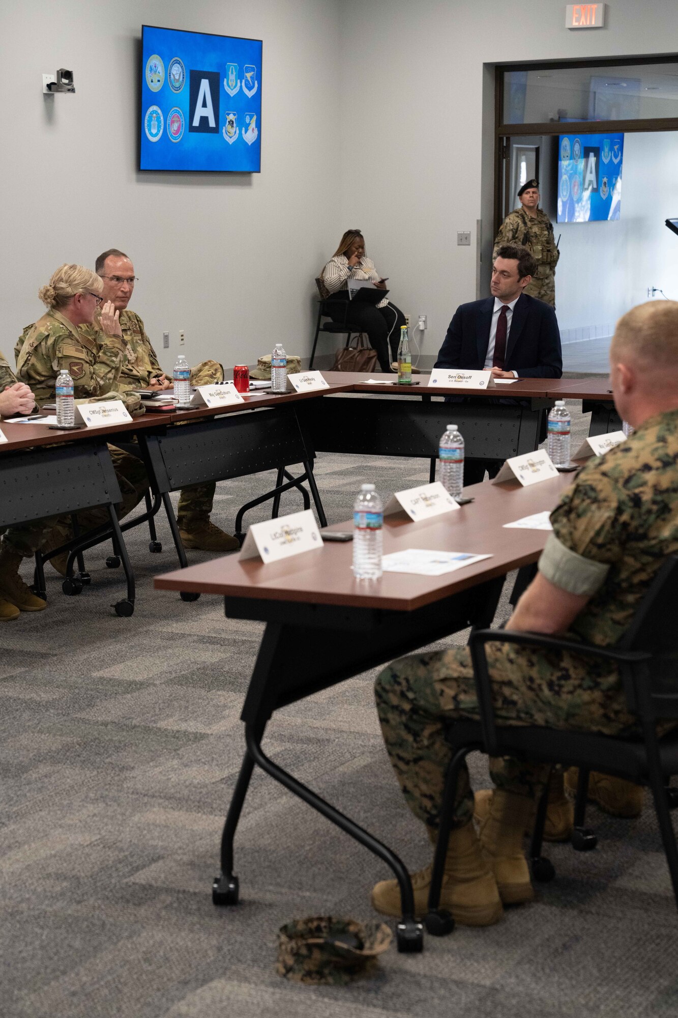 Senator Jon Ossoff speaks with Air Force senior leaders while visiting Dobbins Air Reserve Base.