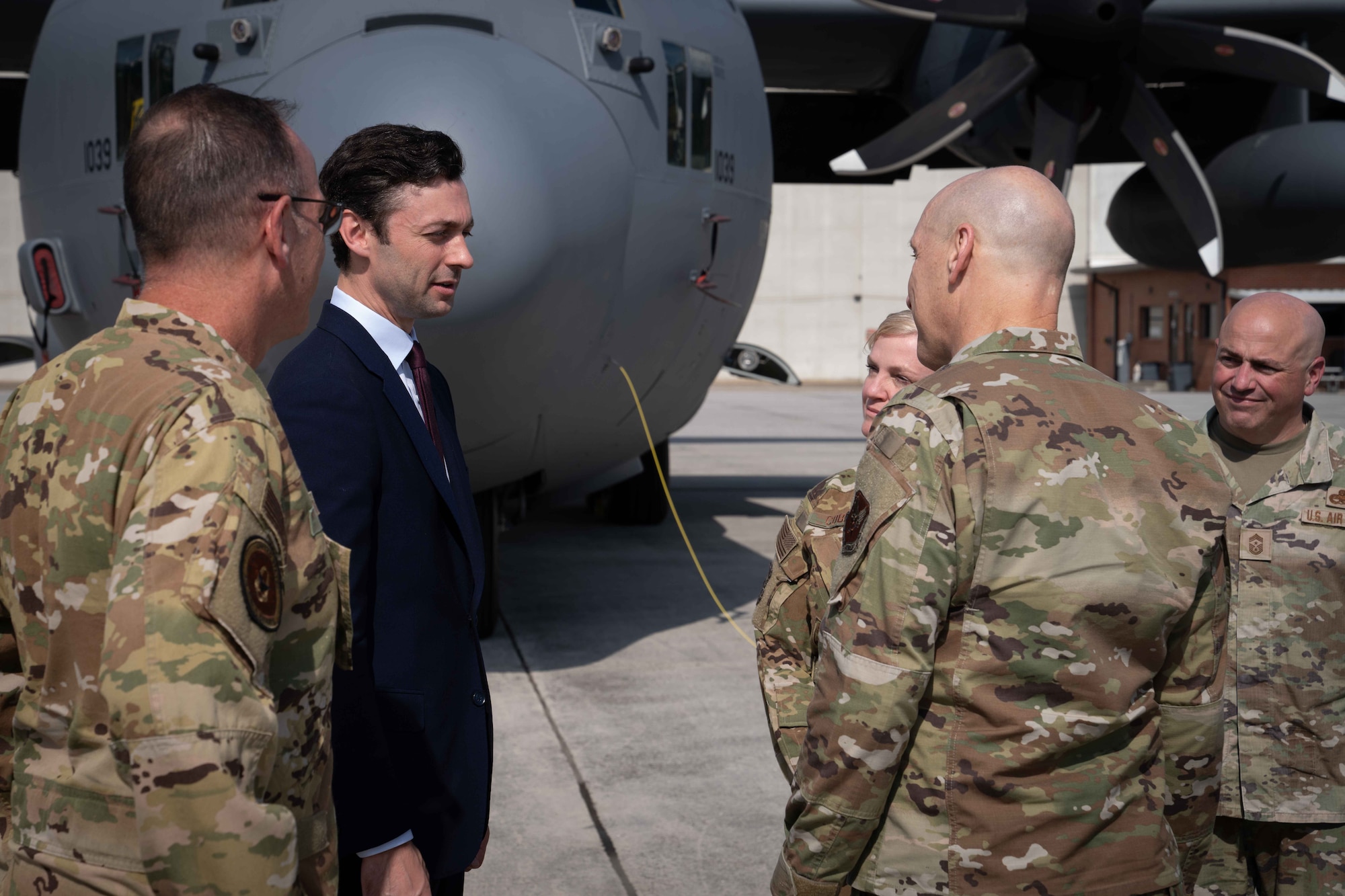 Senator Jon Ossoff speaks with Air Force senior leaders from Dobbins Air Reserve Base.