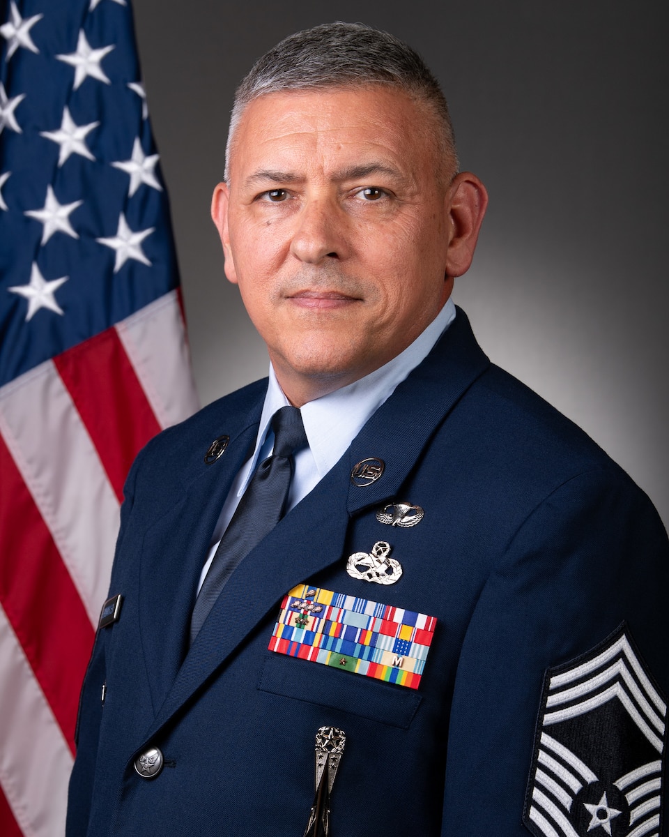 Official portrait of Chief Master Sgt. Jasen E. Hendricksen.