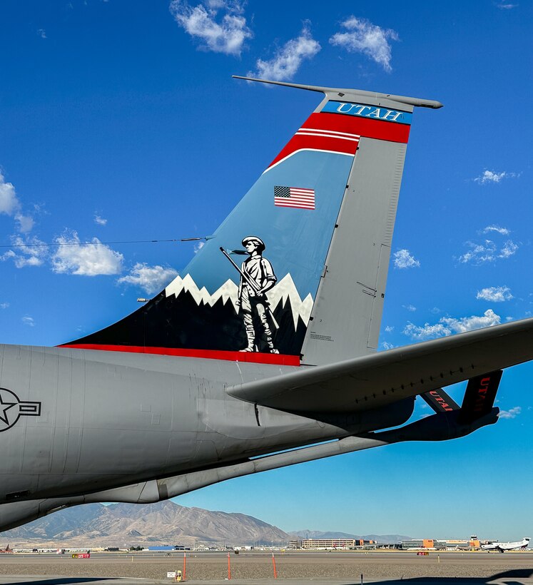 KC135 New Tail Flash Art
