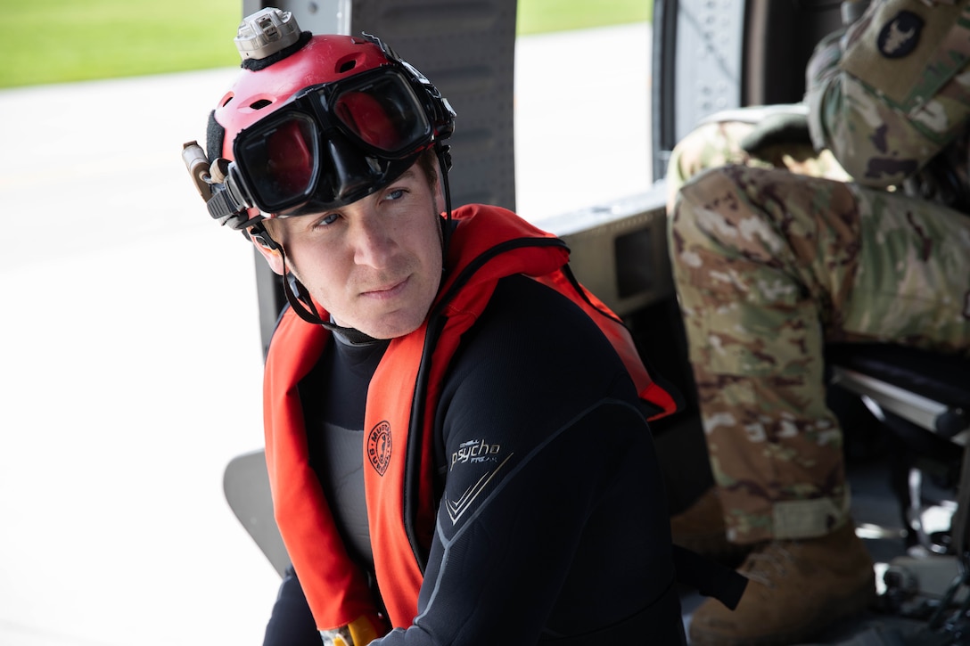 Soldiers of the 2-147th Assault Helicopter Battalion, 63rd Theater Aviation Brigade, perform a helocast demonstration as part of the Thunder Over Louisville’s Air Show in Louisville, Kentucky, April 20, 2024.