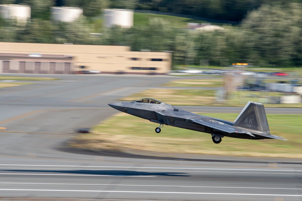 技MIX AC205 F-22 US AIR FORCE 嘉手納基地 米空軍 F-22 第27戦闘飛行隊 (嘉手納) (プラモデル) - ホビー