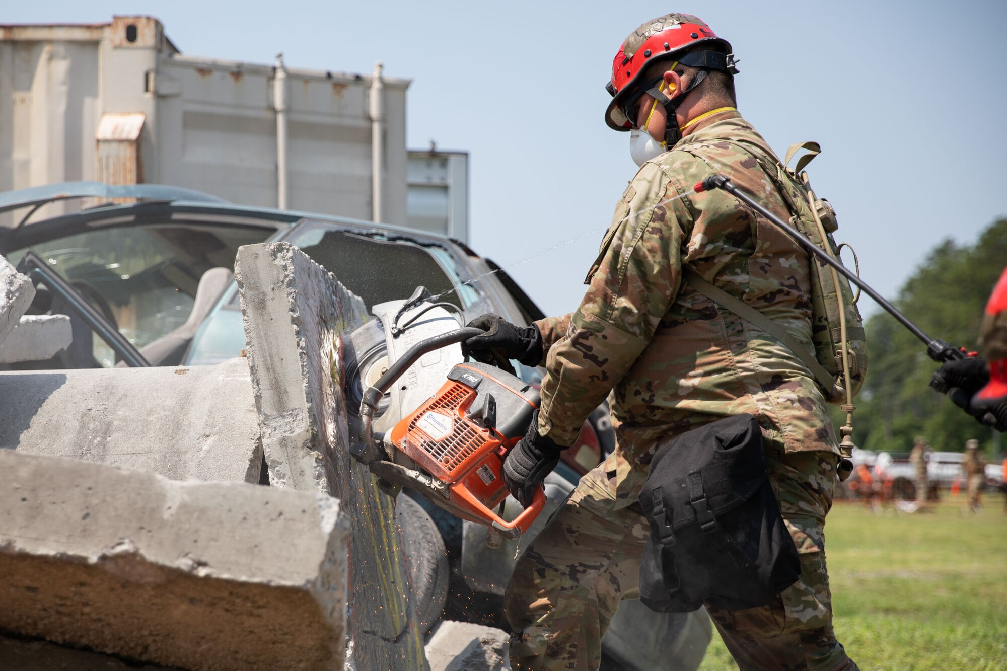 A Kentucky National Guard Soldier from CERF-P performs a simulated structural collapse rescue during a joint training exercise with the Georgia National Guard's HRF.