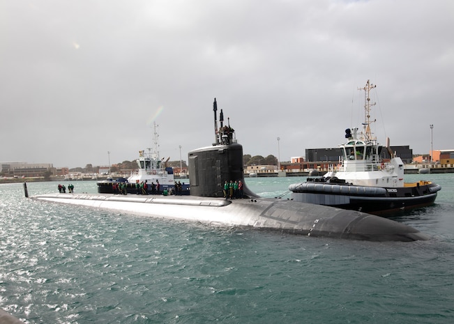 Sailors assigned to the Virginia-class fast-attack submarine USS Hawaii (SSN 776) prepare to moor at HMAS Stirling, Western Australia, Australia, as part of a scheduled port visit before conducting a submarine tendered maintenance period (STMP) with the submarine tender USS Emory S. Land (AS 39), Aug. 22.