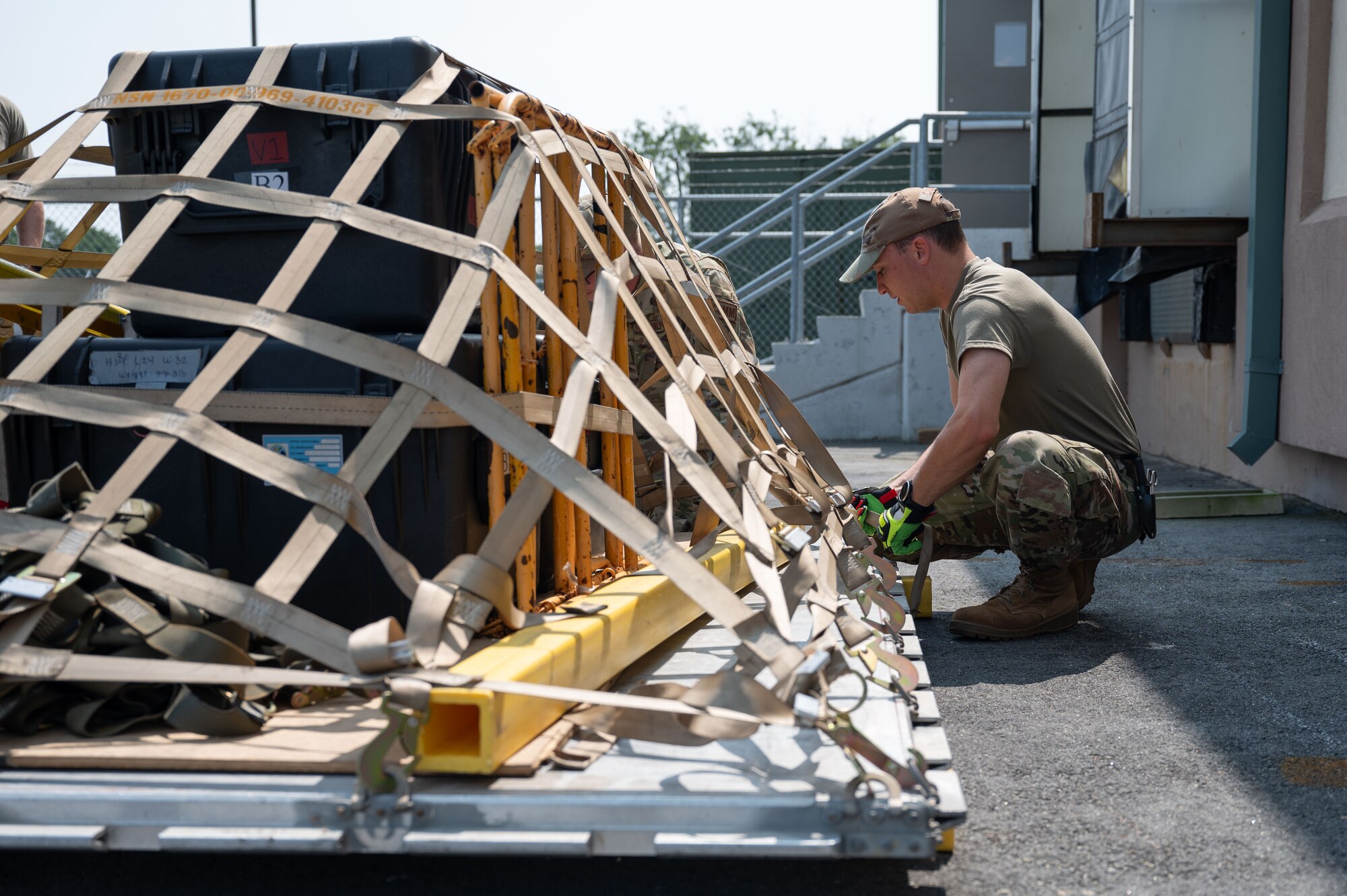 Airmen tightens pallet netting.