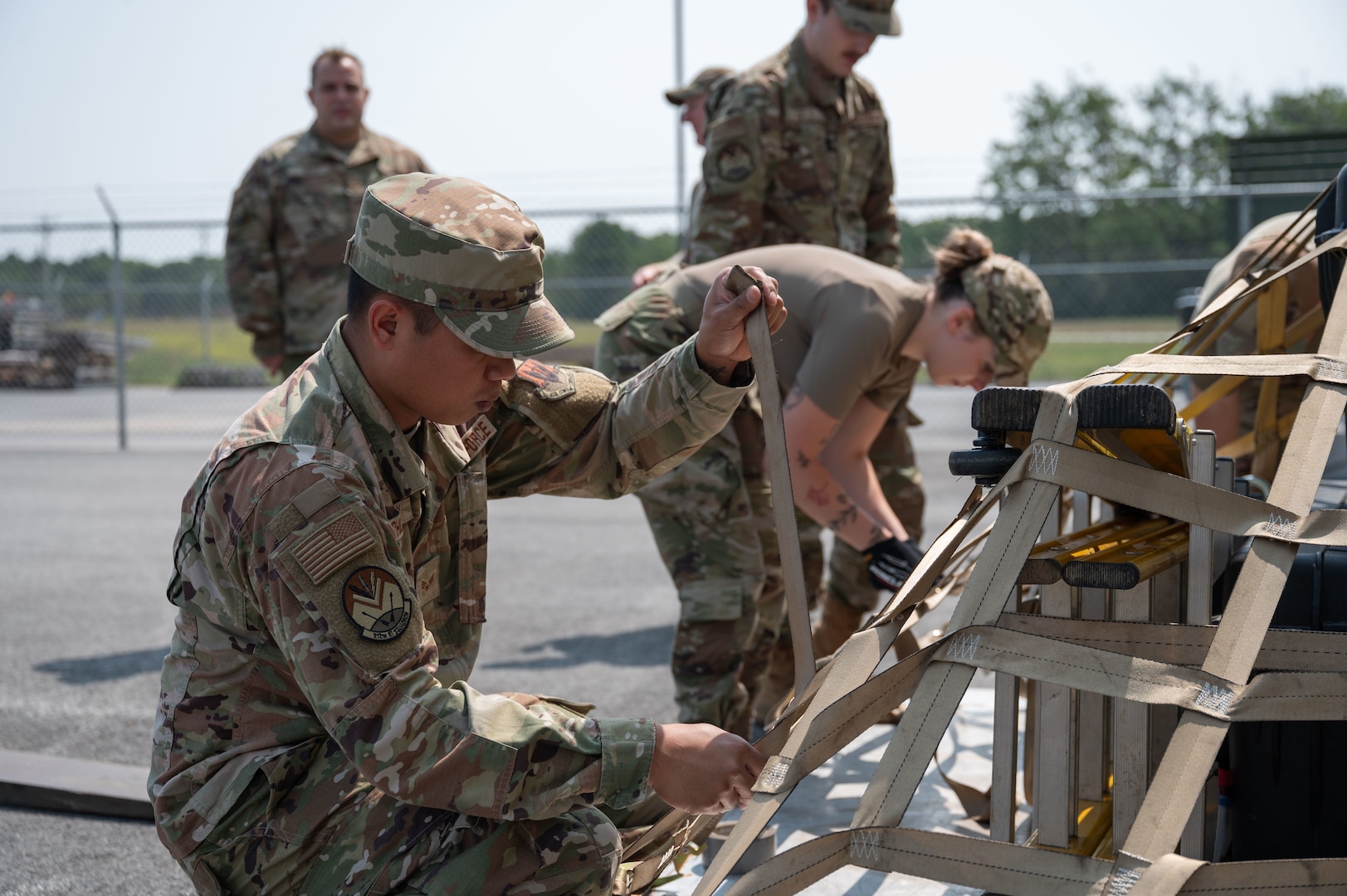 Airmen tightens pallet netting.