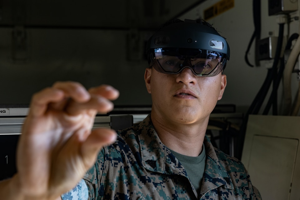 Revolutionizing Marine Corps Maintenance with AR/VR Technology > U.S ...