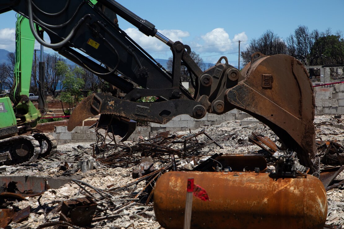 USACE contractors clearing wildfire ash and debris from a residential property in Lahaina, Hawaii.