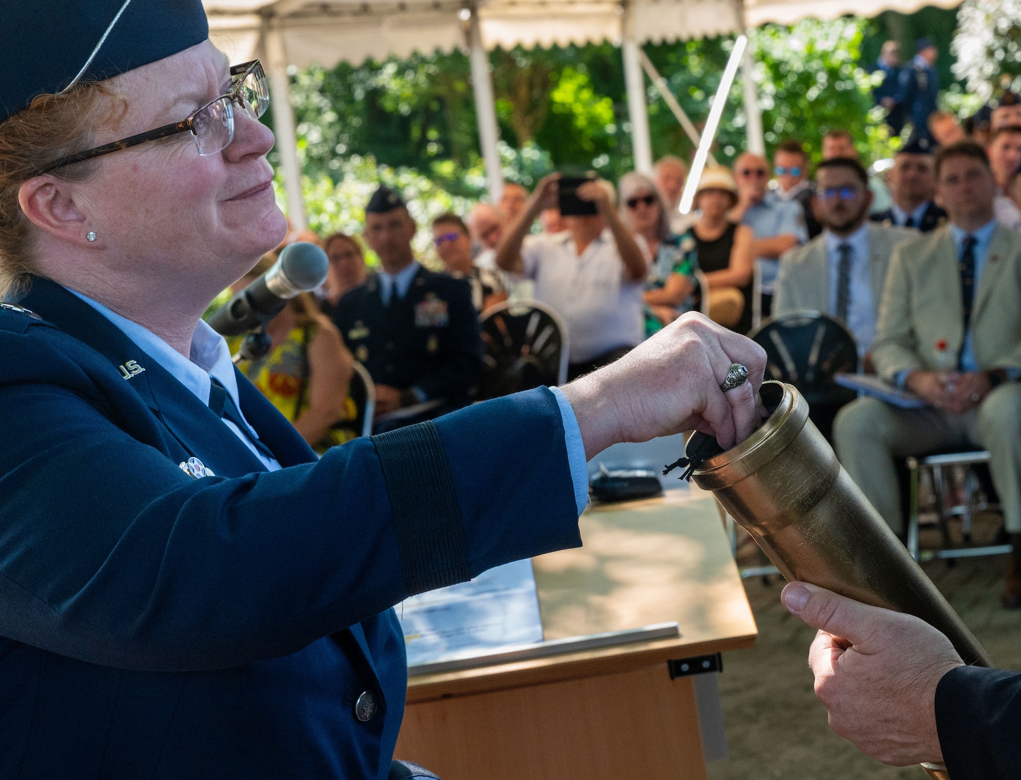 Lady puts purple heart award in time capsule