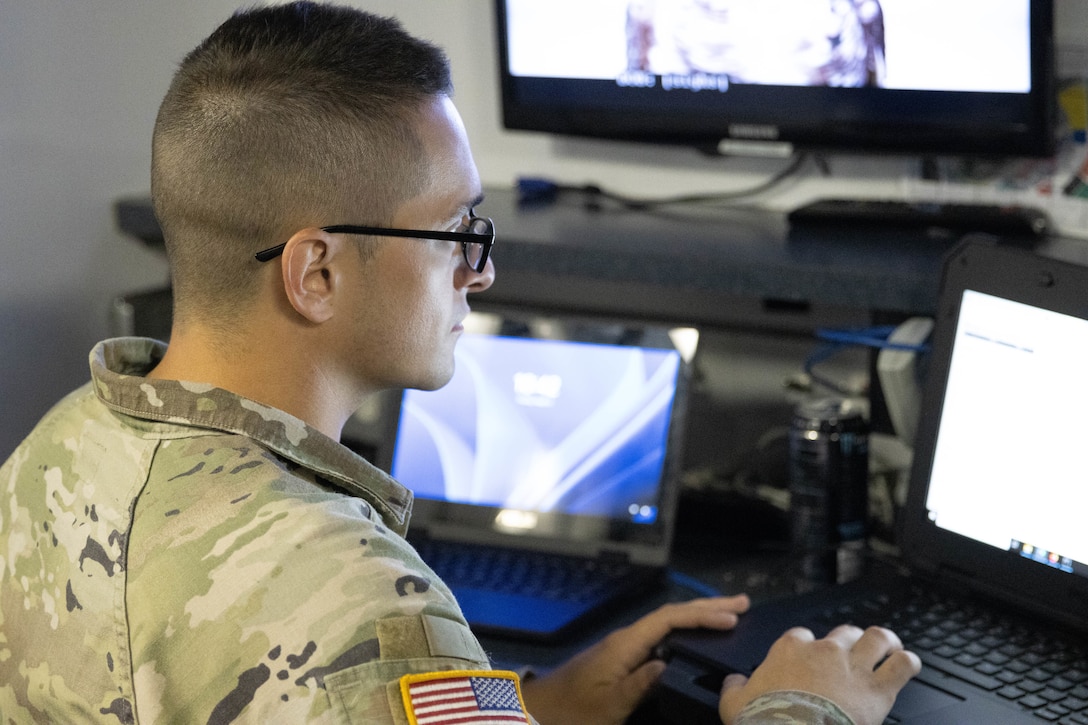 Staff Sgt. Billy Penley works on a computer in the Mobile Command Unit. Soldiers from the Kentucky Army National Guard’s Communication/Information Technology Mission Command mobilized through parts of western Kentucky August 12-16 for a natural disaster response exercise. (U.S. Army National Guard Photo by Milt Spalding)