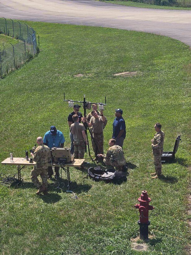 Soldiers, along with vendors, work to set up an antennae to allow a ground station to receive live video from an aircraft allowing officials to assess damage. Soldiers from the Kentucky Army National Guard’s Communication/Information Technology Mission Command mobilized through parts of western Kentucky August 12-16 for a natural disaster response exercise.