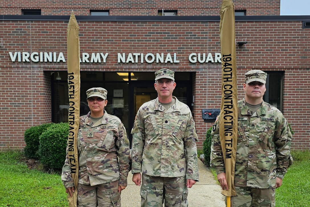 Ceremony bids farewell to 1940th, 1945th Contracting Teams