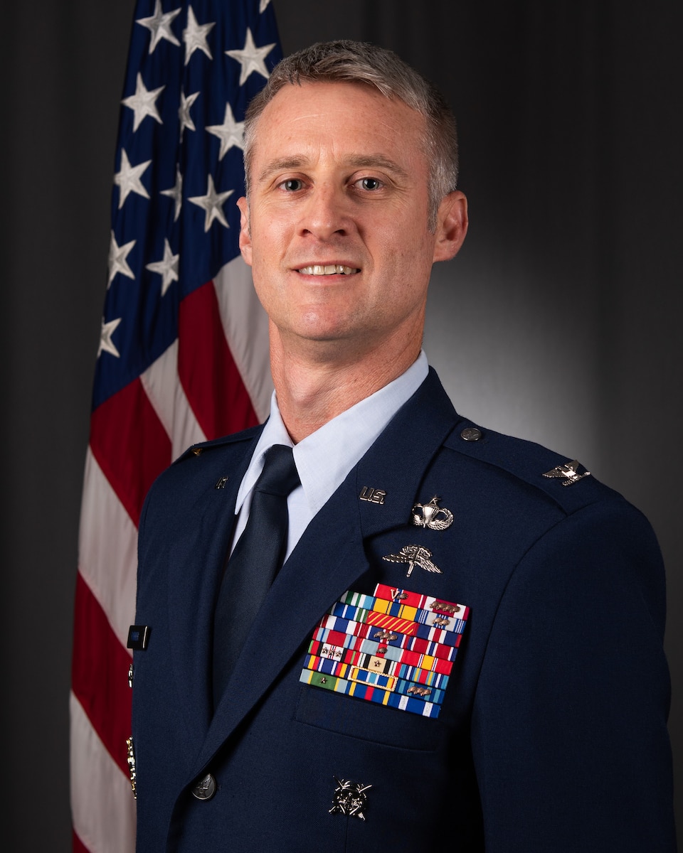 Official photo of Col. Stewart J. Parker.