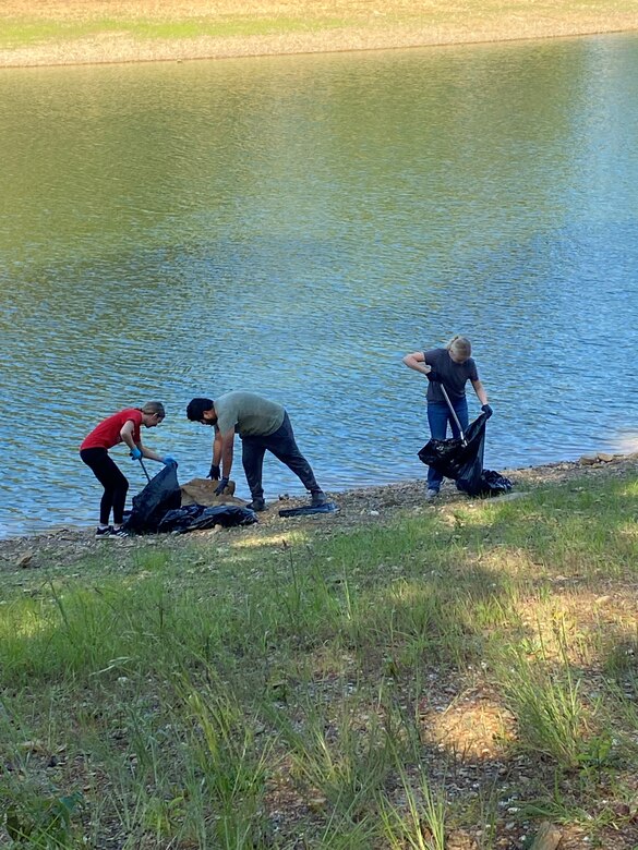 Murfreesboro, Ark. – The Lake Greeson Shoreline Cleanup is set to take place on Saturday, September 14, 2024, at the Kirby Landing Marina Pavilion. This community-focused event aims to enhance the beauty and health of Lake Greeson’s shoreline through collaborative volunteer efforts.