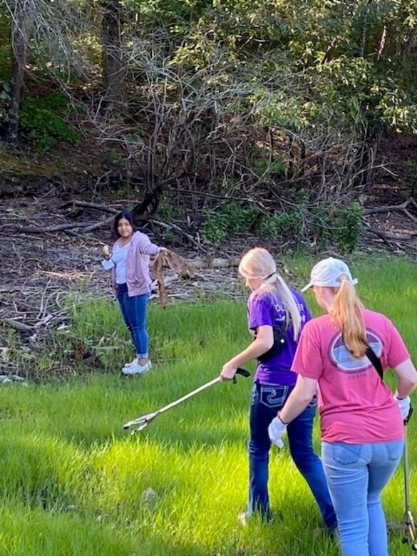 Murfreesboro, Ark. – The Lake Greeson Shoreline Cleanup is set to take place on Saturday, September 14, 2024, at the Kirby Landing Marina Pavilion. This community-focused event aims to enhance the beauty and health of Lake Greeson’s shoreline through collaborative volunteer efforts.
