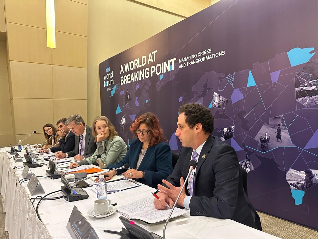 CSR Distinguished Research Fellow Jeffrey Mankoff (right), gave a presentation at the 2024 TRT World Forum in Istanbul on "The Russia-Ukraine War: How to Bridge the Divide?"