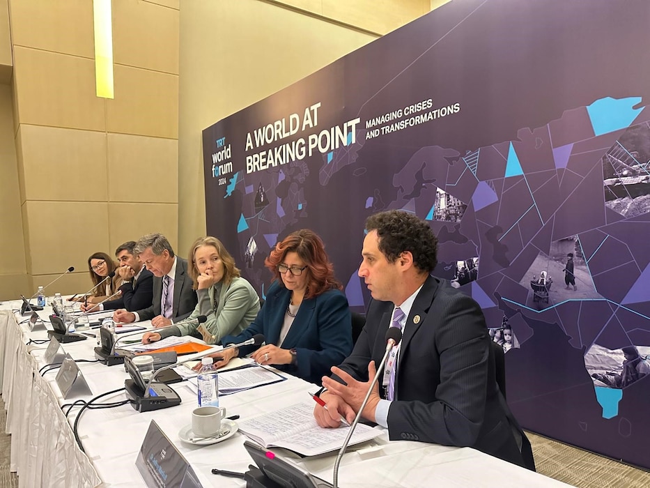 CSR Distinguished Research Fellow Jeffrey Mankoff (right), gave a presentation at the 2024 TRT World Forum in Istanbul on "The Russia-Ukraine War: How to Bridge the Divide?" 