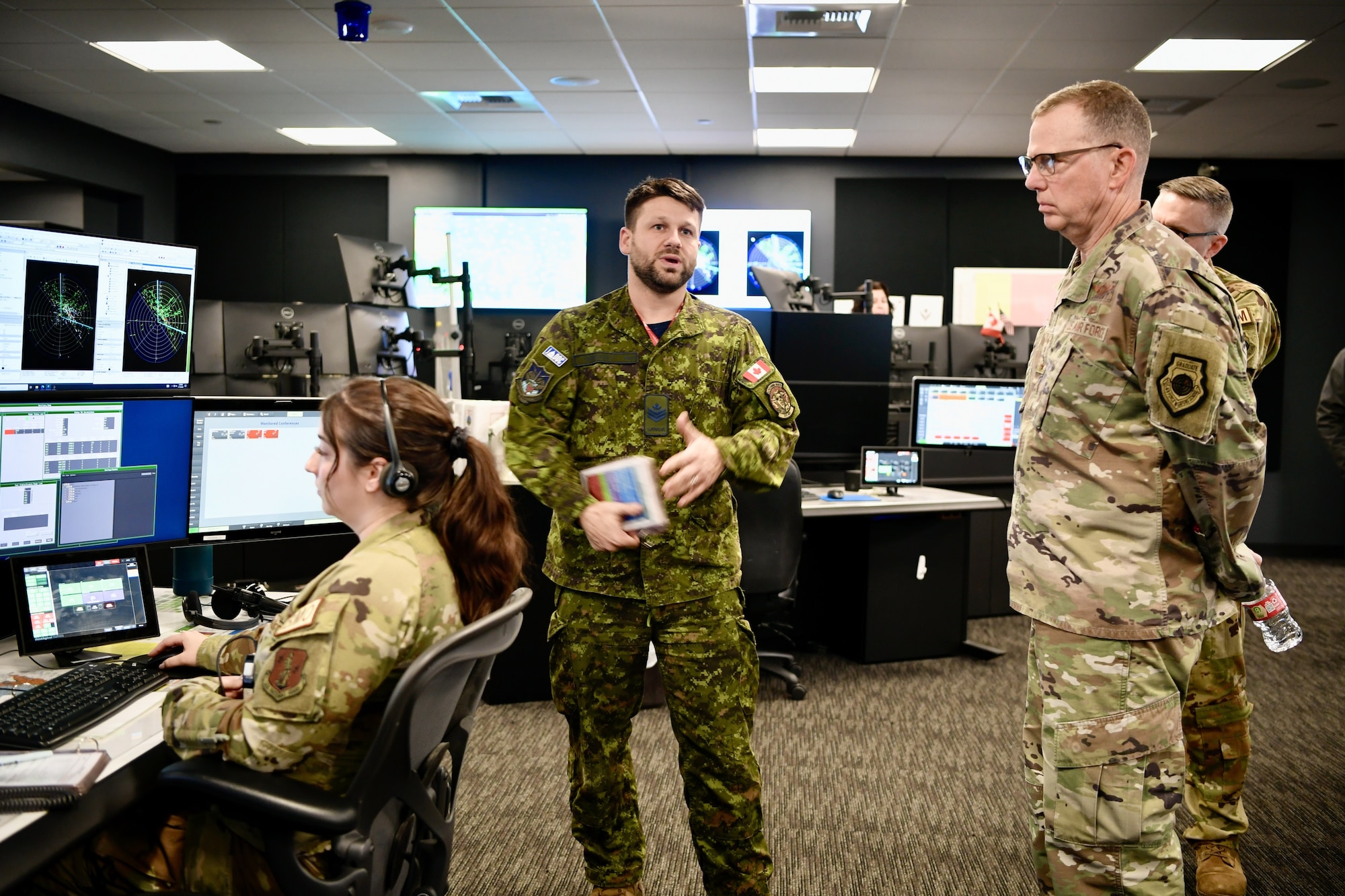 Royal Canadian Air Force Sergeant talks to the NORAD commander