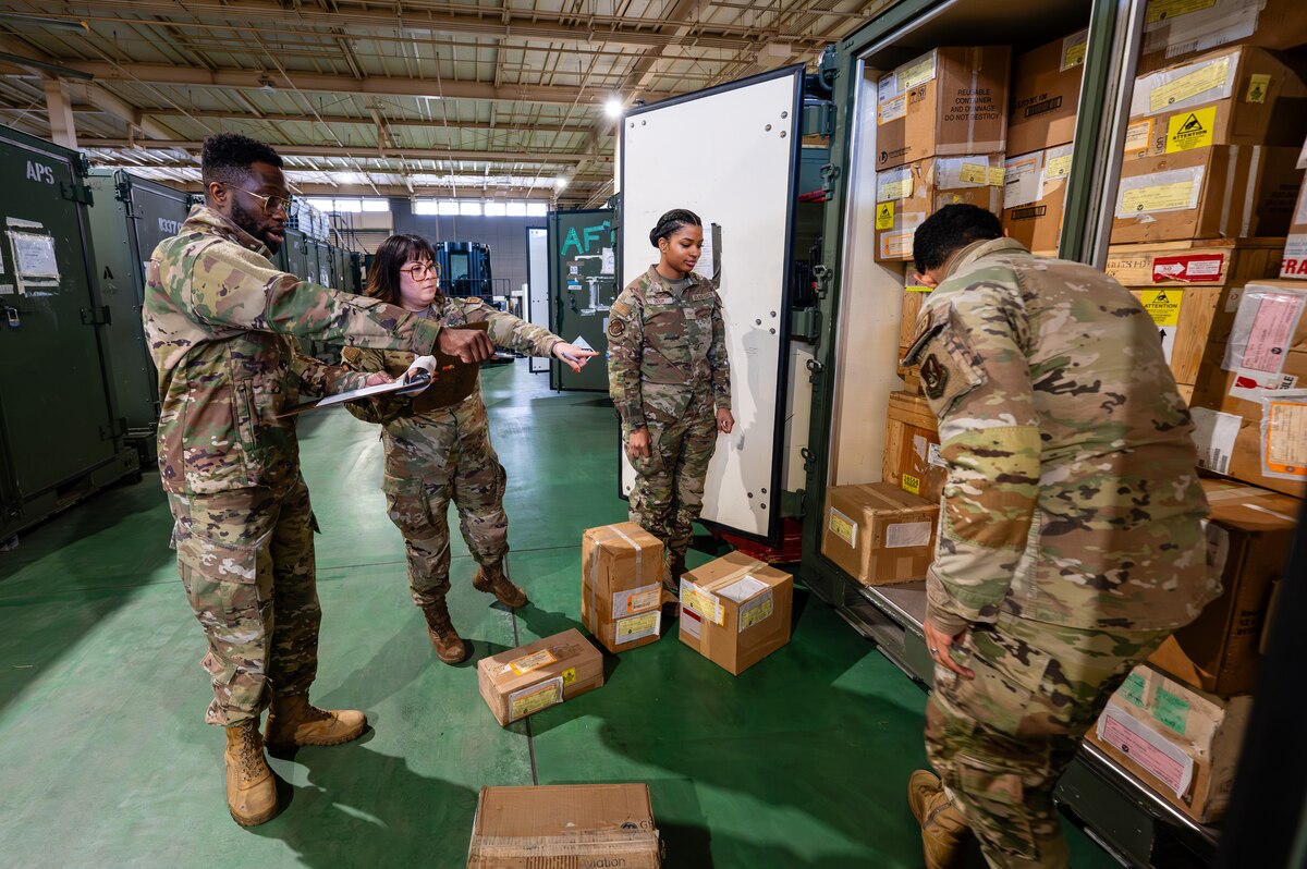 横田基地　Christmas drop 2024 パッチ Photos: Operation Christmas Drop Ends with C-130 Elephant Walk