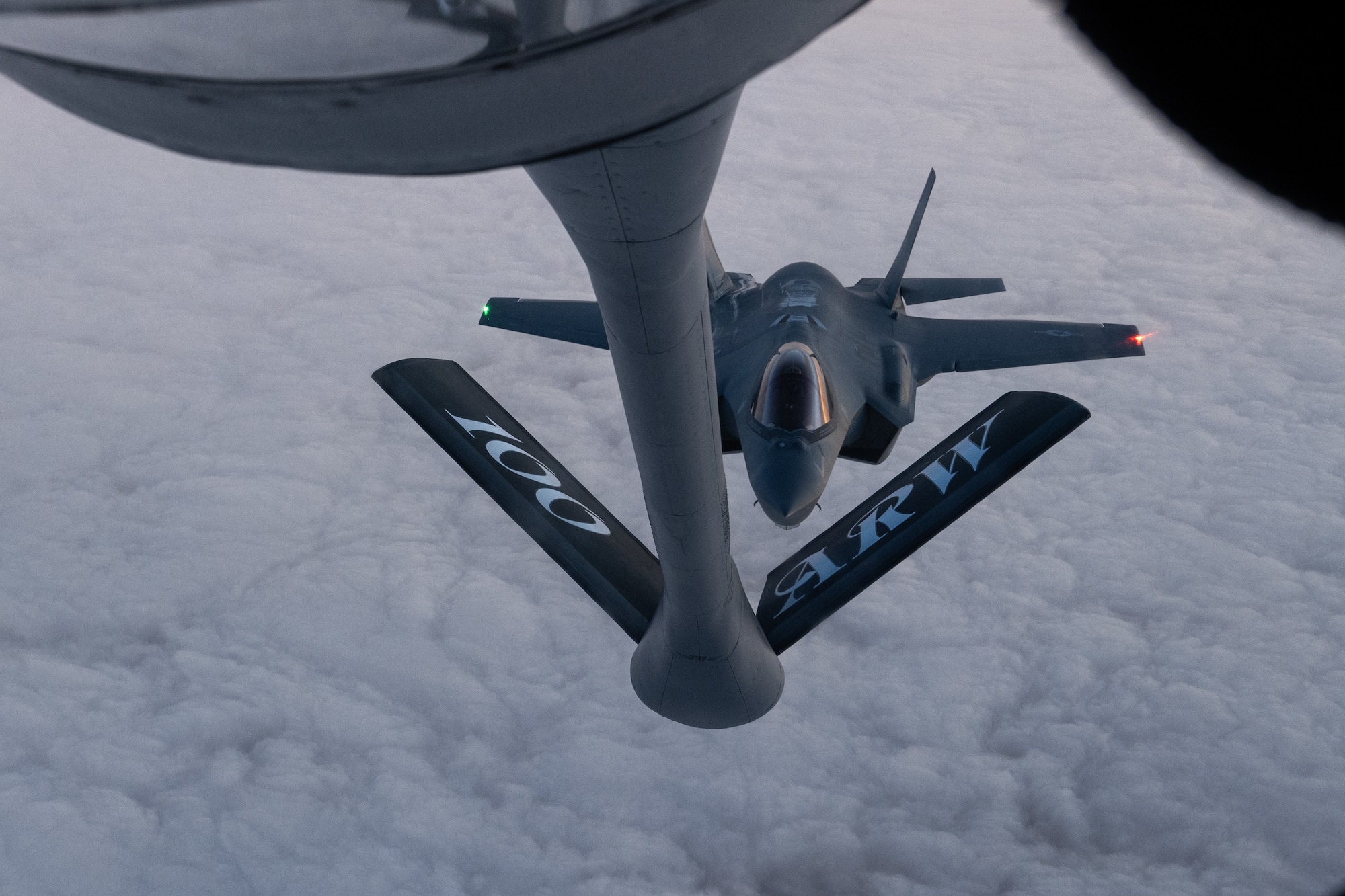 US F-35 refueled by KC 135.