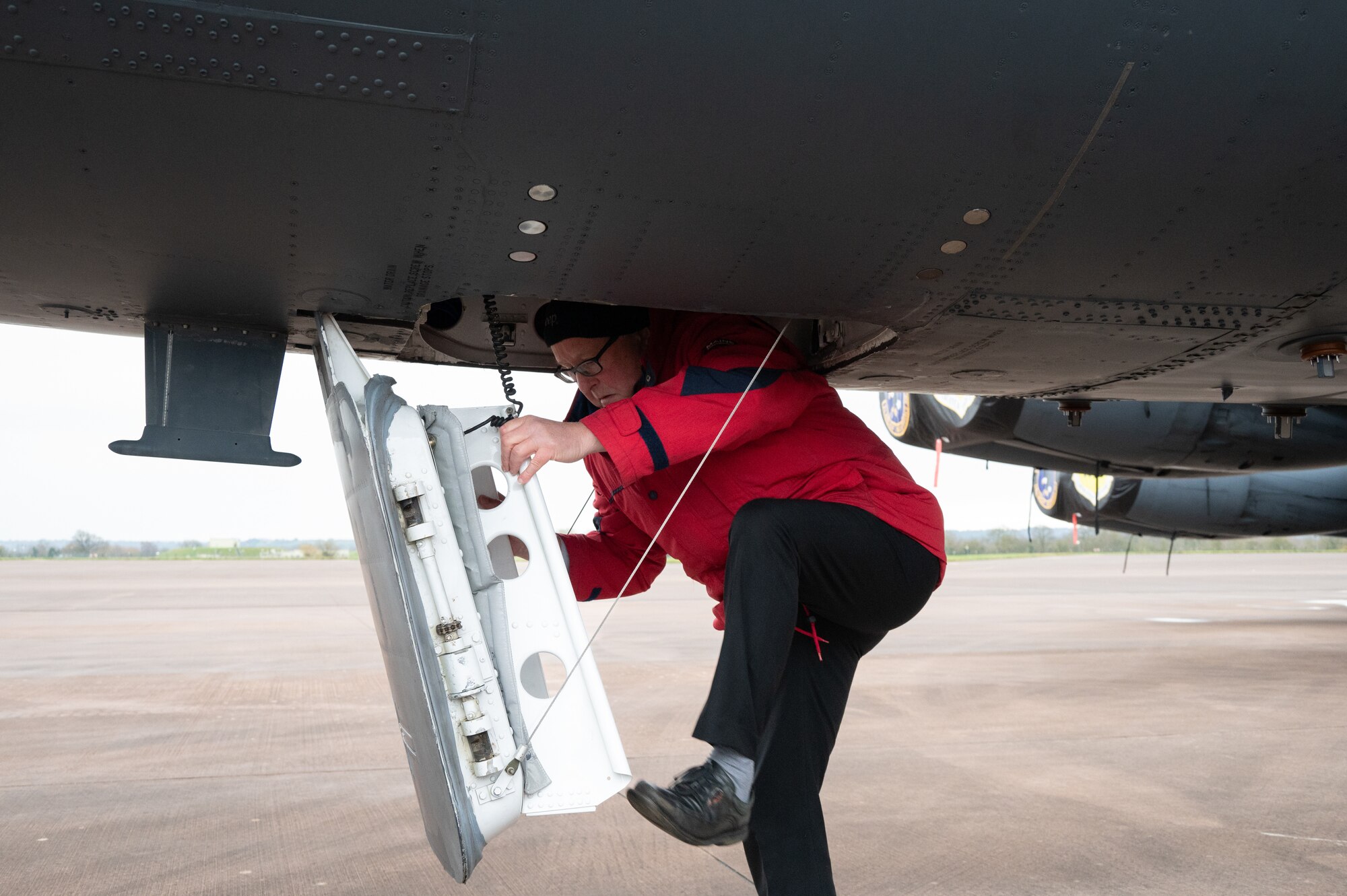 A Pathfinder enters a B-52 Stratofortress