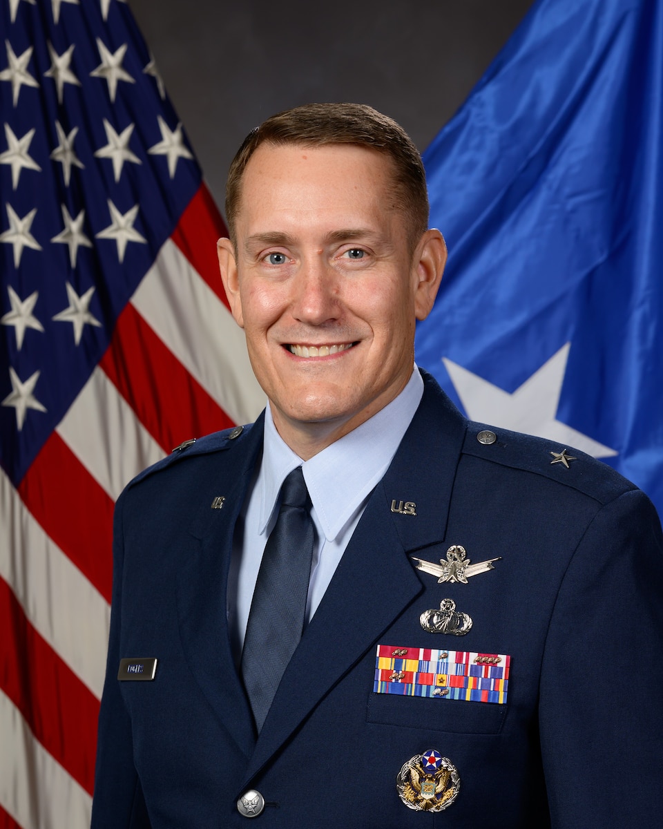 Air Force general officer biography photo.