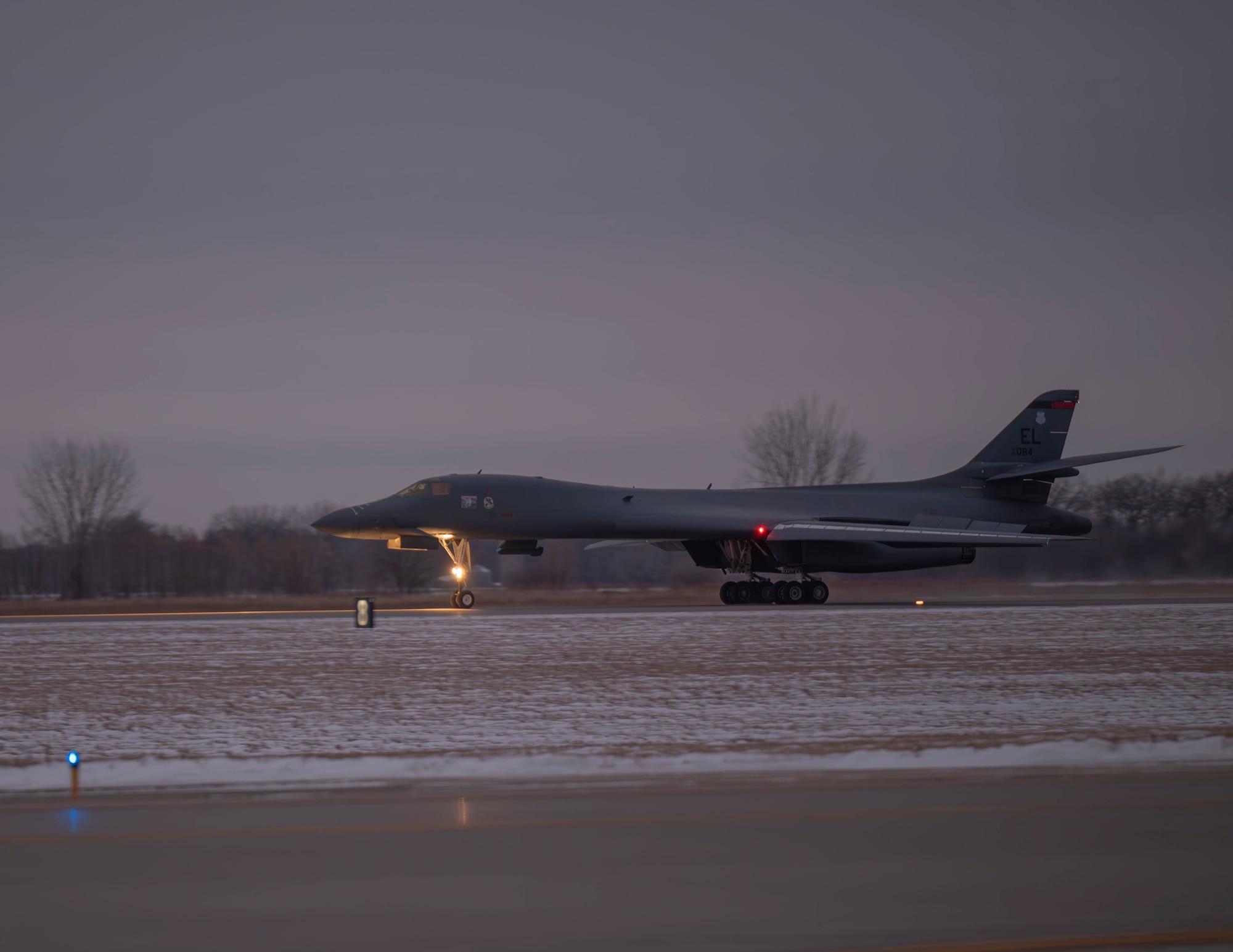First B-1B Lancer touches down at Grand Forks AFB, begins bed down
