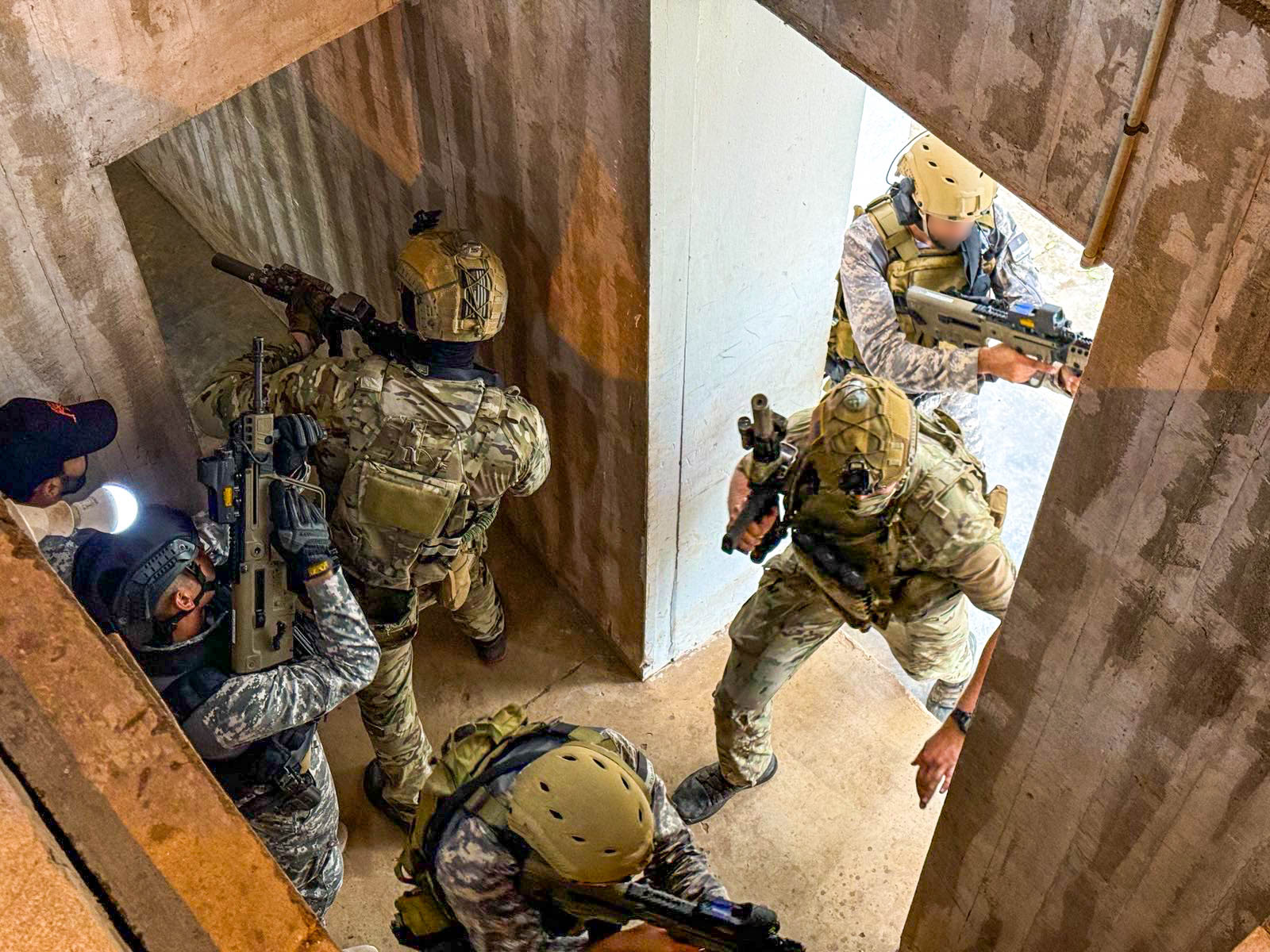 U.S. Naval Special Warfare operators and Indian Marine Commando Force (MARCOS) conduct operations training during Exercise SANGAM 2024 in Goa, India, Nov. 25, 2024.