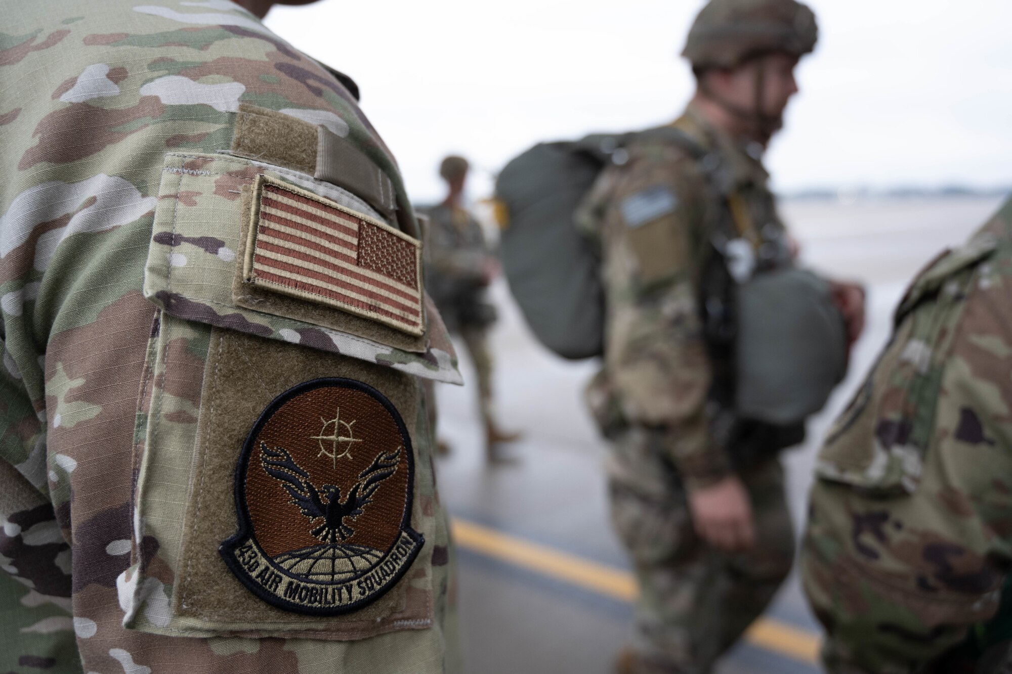 Airmen escort jumpers onto aircraft.