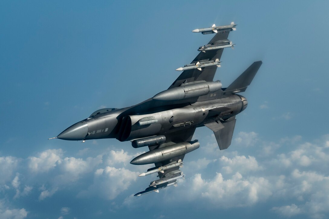 F-16 flying