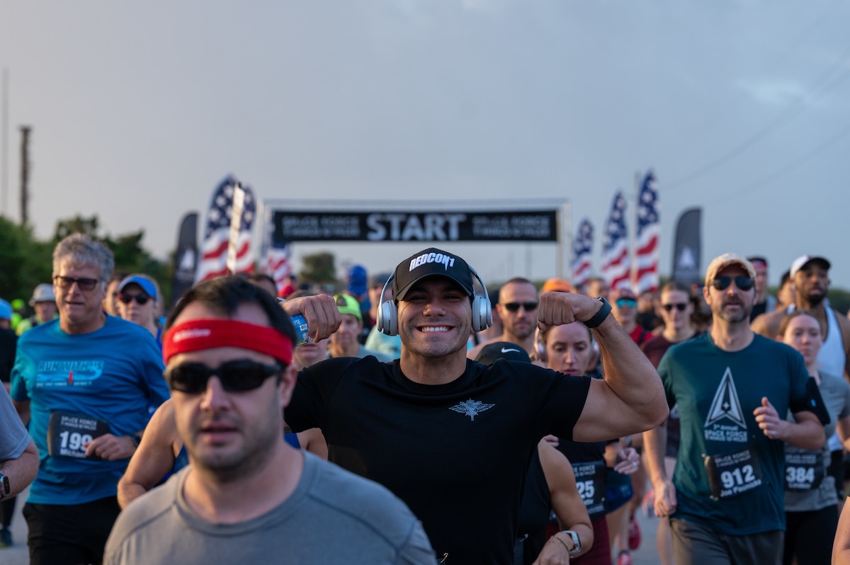 Runners at the starting line.