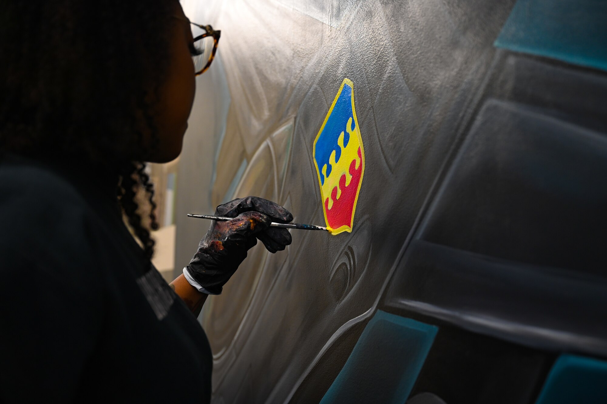 Military spouse painting Shaw Air Force Base logo.