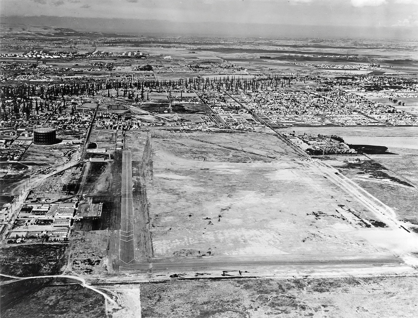 Aerial view of airstrip and facilities in Long Beach, California, in 1940.