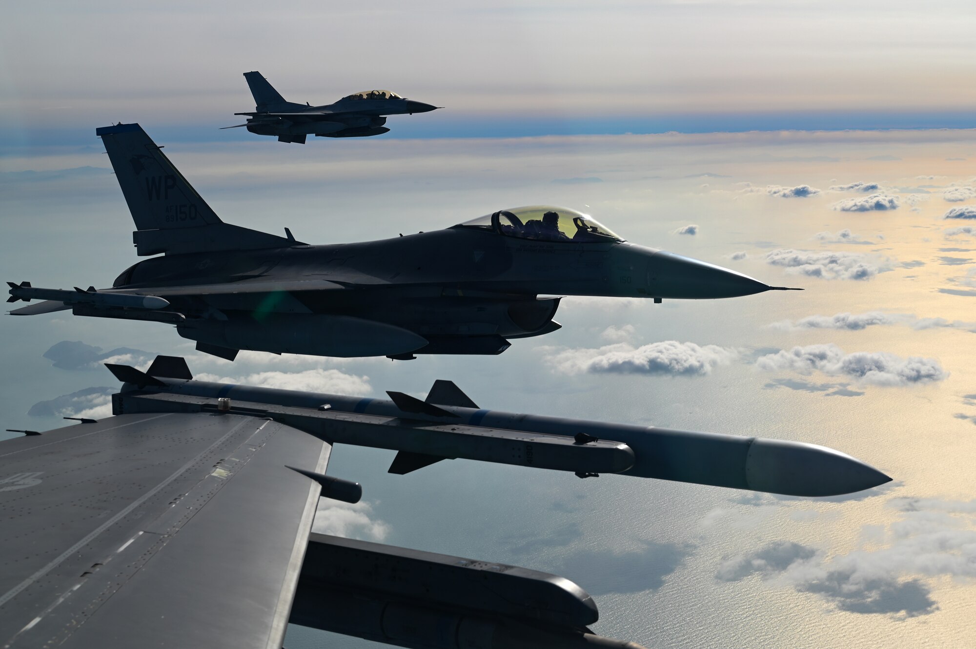 F-16s fly in formation