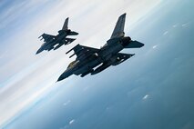 F-16s fly in formation