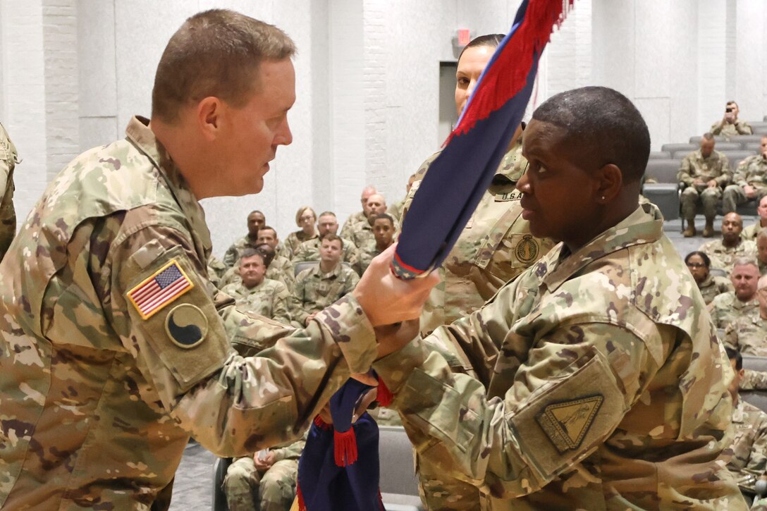 Johnson succeeds Wynn as Recruiting and Retention Battalion commander